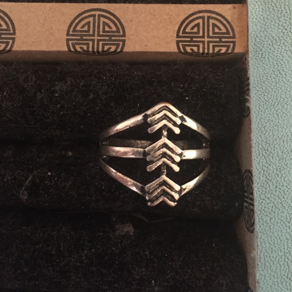 3 Arrow ring