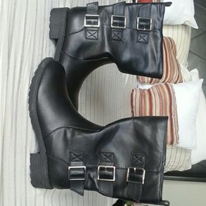 Low Calf Black Boot