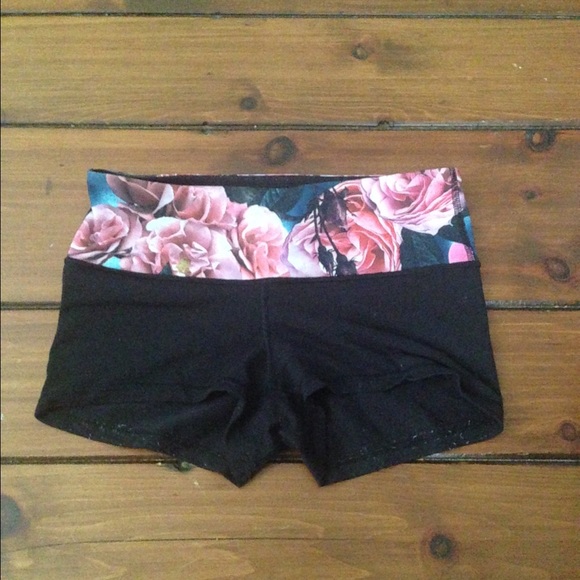 lulu shorts ❌❌❌❌