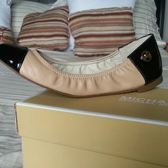 Michael - Michael Kors Erin Flat Nude Leather 6M