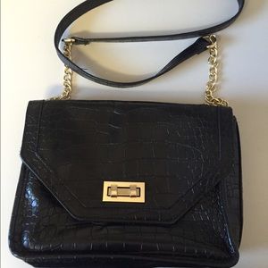 Forever 21 Black and Gold Shoulder Purse