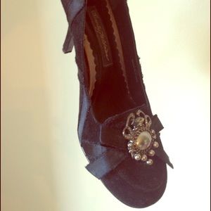Beverley Feldman Black suede pumps 6.5