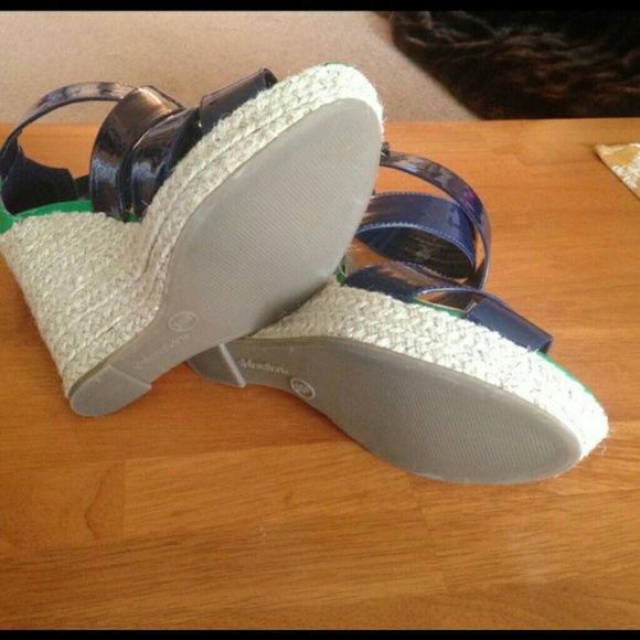 Shoes FINAL PRICE.🤗🤗🤗🤗 - Picture 3 of 3