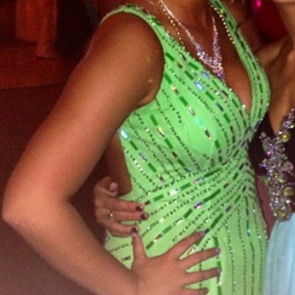 Prom dress - Picture 2 of 2