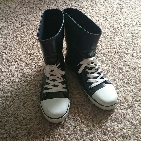 Sneaker Styled Rainboots