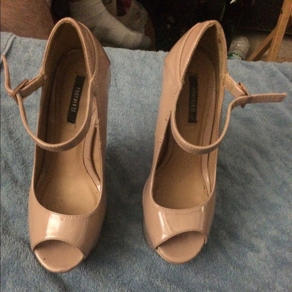 nude patent leather wedge