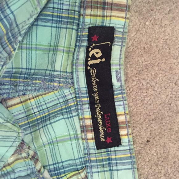 Shorts - Picture 3 of 4