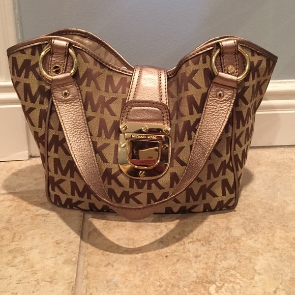 Michael Kors Handbags - Michael Kors bag