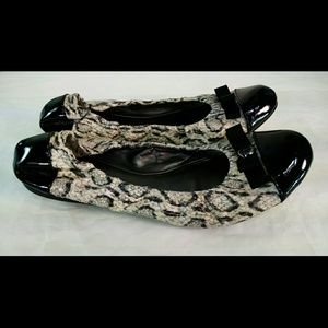 Tahari Gibson Faux Snakeskin Ballet Flats Size 6.5