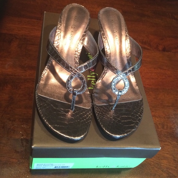NEW Kelly & Katie Pewter Sandals