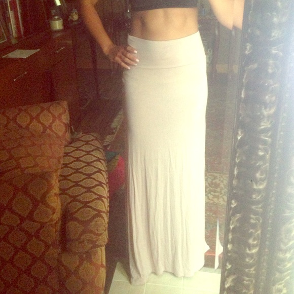Tan maxi skirt 🎯🚩SOLD