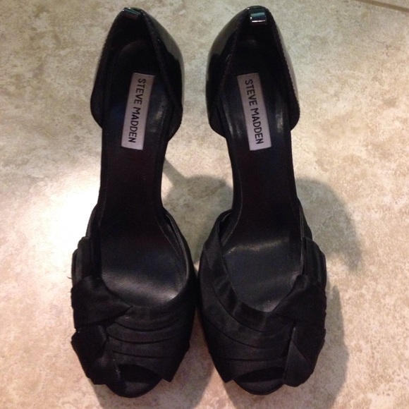 Steve Madden black satin heels