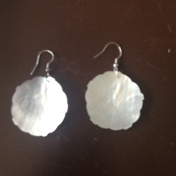 Shell earrings - Picture 2 of 3