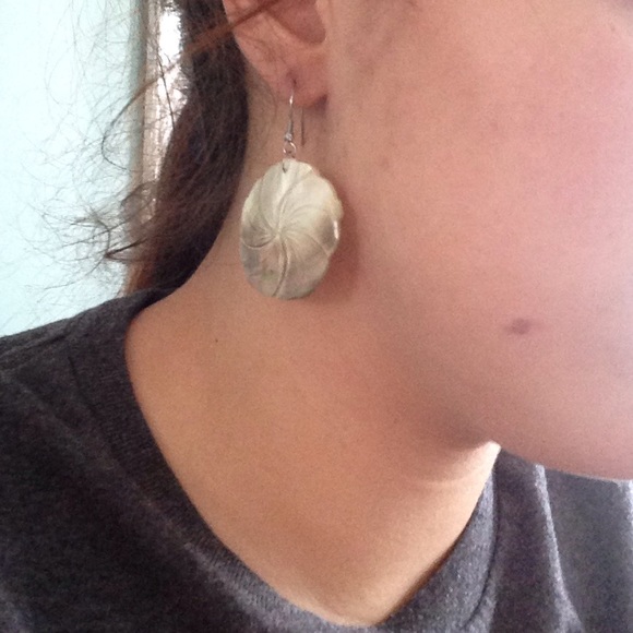 Shell earrings - Picture 3 of 3