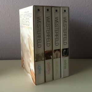 Scott Westerfeld- Uglies book series