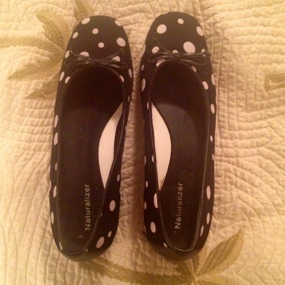 Naturalizer 8M ballet style flats