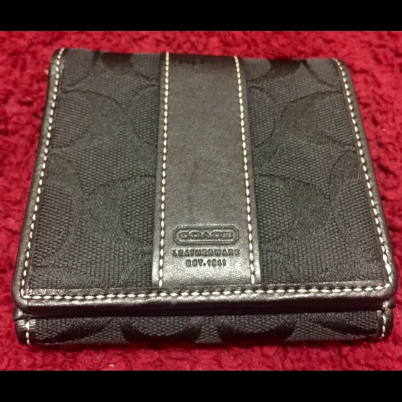 COACH wallet. Black. Like new condition.