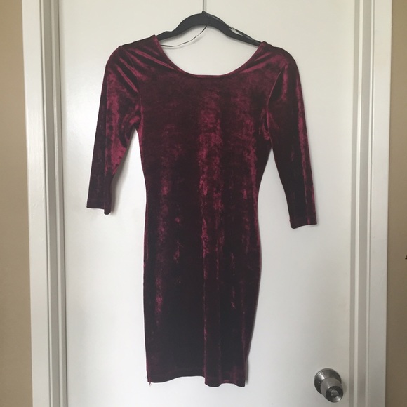 🚫SOLD🚫 Cute velvet maroon dress
