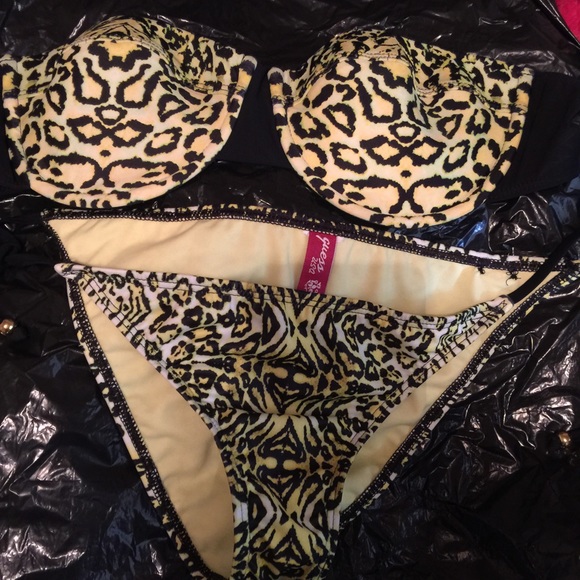 GUESS SWIMSUIT SIZE LARGE