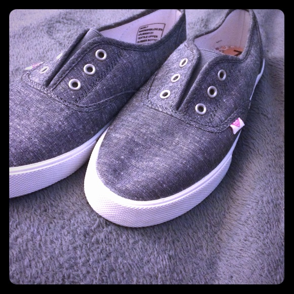 Roxy sneakers no laces