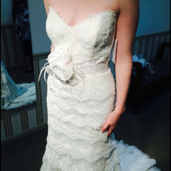 Maggie Sottero Boston lace Wedding Dress SZ 2