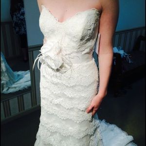 Maggie Sottero Boston lace Wedding Dress SZ 2