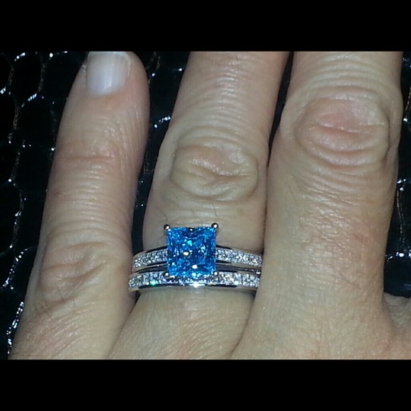 SOLD NWOT 1.5ct Blue Cz Sterling Silver Ring 6 - Picture 4 of 4