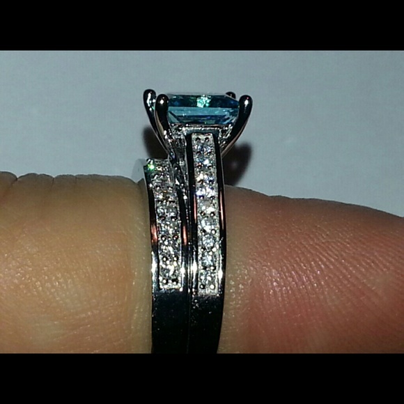 SOLD NWOT 1.5ct Blue Cz Sterling Silver Ring 6 - Picture 3 of 4