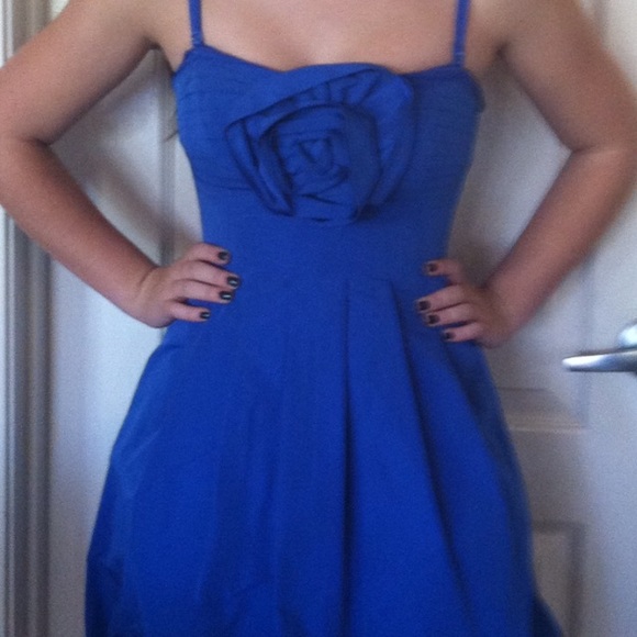 Bcbg blue flower formalwear dress