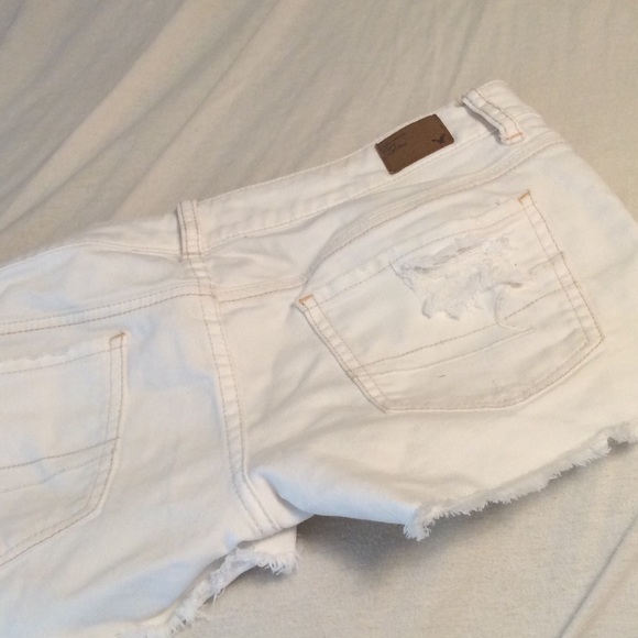 American Eagle Midi  white shorts (size 4)