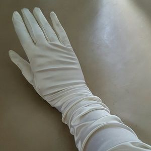 2 pairs silk gloves