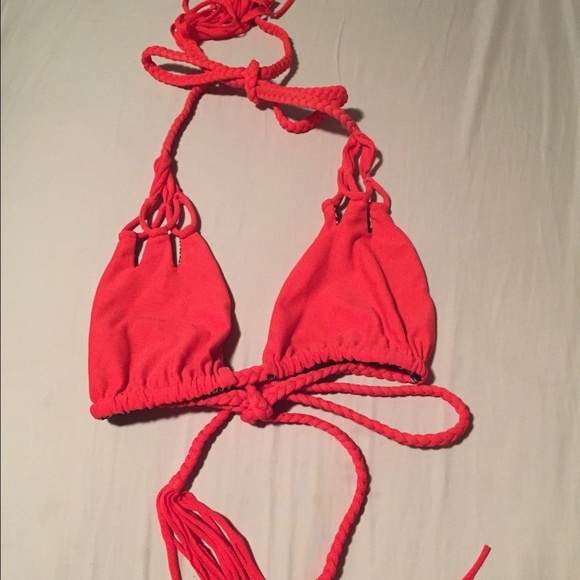 Acacia tunnel top in hibiscus