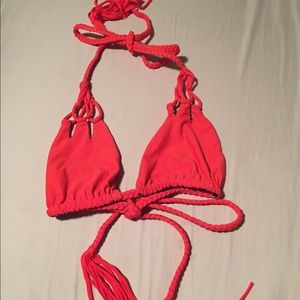 Acacia tunnel top in hibiscus