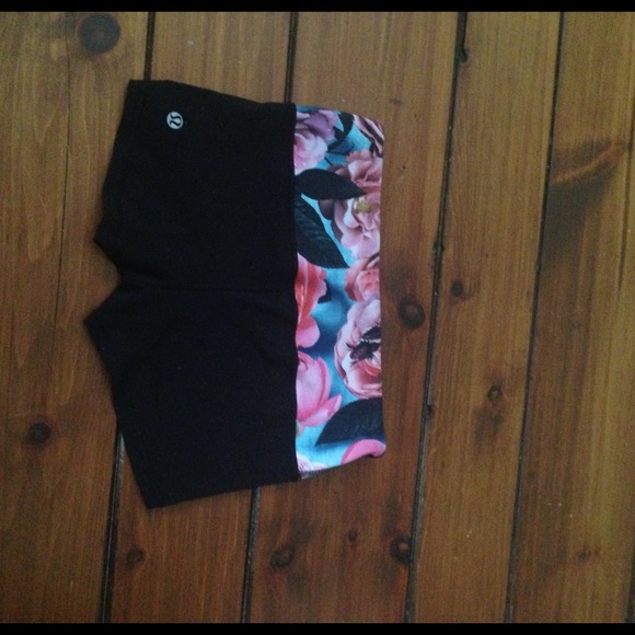 ⭐️Lululemon Booty shorts⭐️