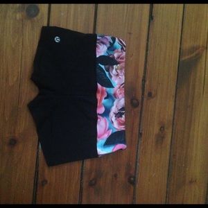 ⭐️Lululemon Booty shorts⭐️