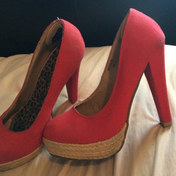 Red heels - Picture 2 of 3