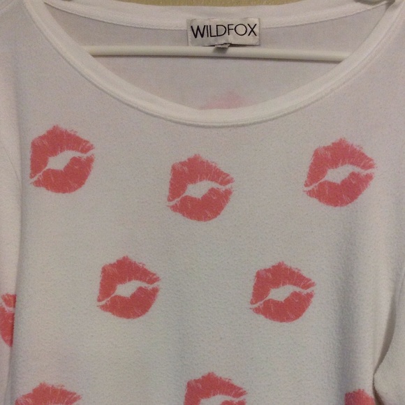 💔SOLD💔 Wildfox Covered in Kisses All Over Jumper - Picture 3 of 4