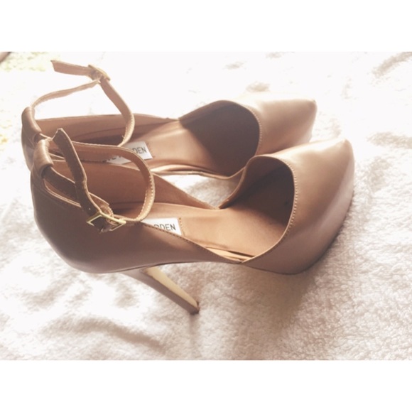 Steve Madden Nude Mary-Jane pump