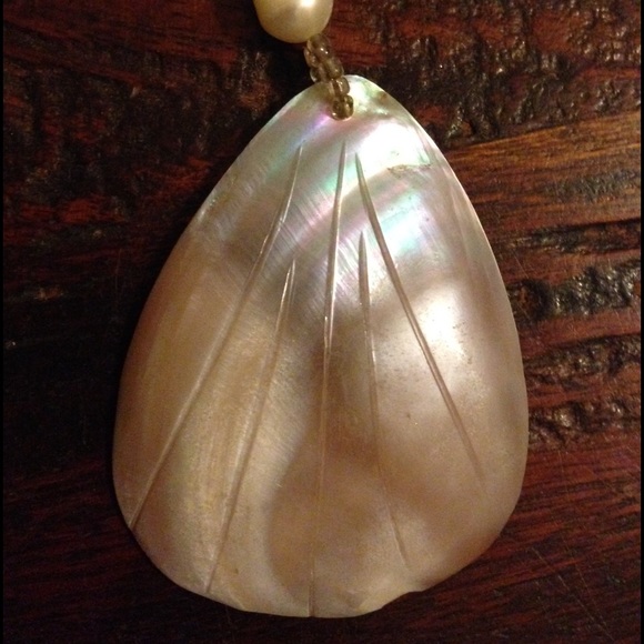 Shell Neclace - Picture 2 of 2