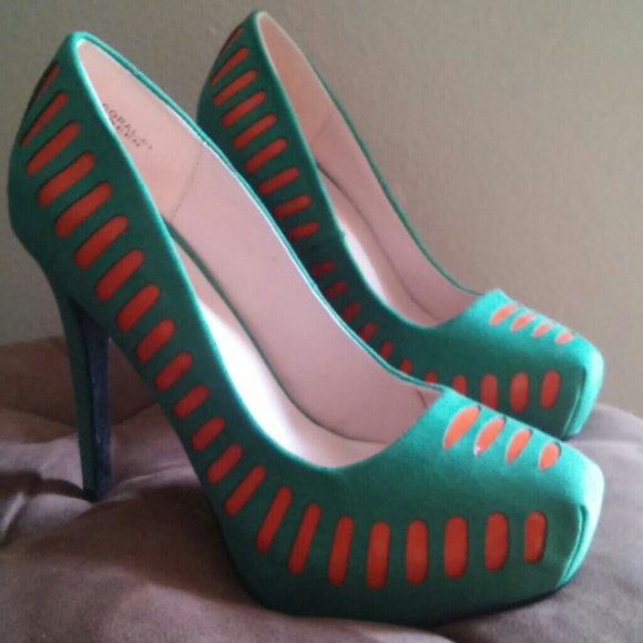 Awesome green and orange pumps..