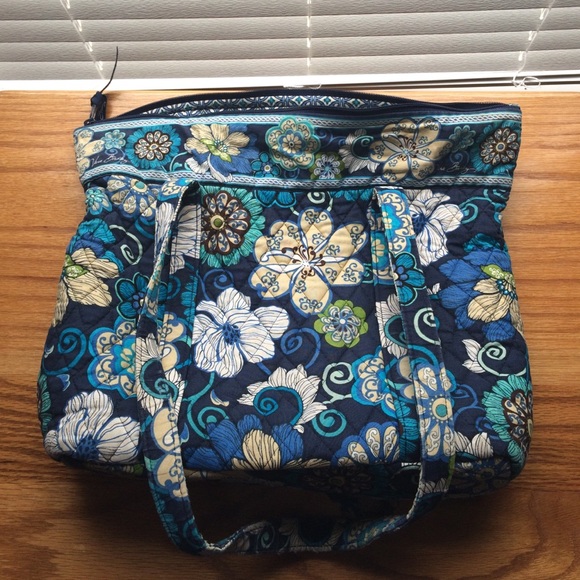 Vera Bradley Handbags - MAKE AN OFFER ❤️ Vera Bradley Bag