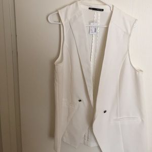 Maurice's white vest