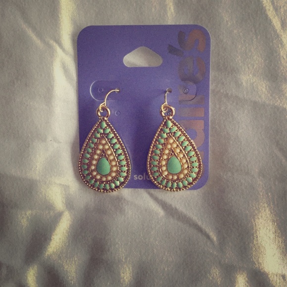 Jewelry - Picture 1 of 1