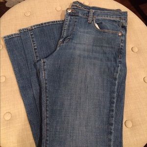Old Navy Sweetheart Women's size 12 jeans.