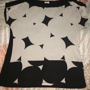 Extremely soft black and white shirt!