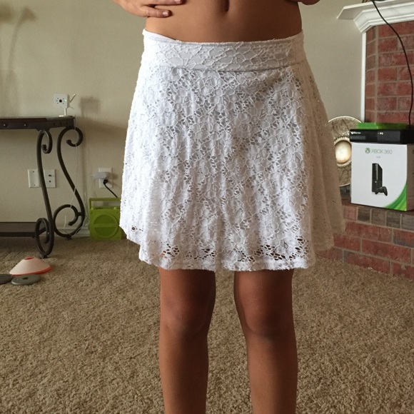 Rue21 Dresses & Skirts - white floral skirt