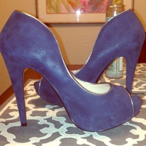 Classiques Entier navy blue peep toe heels