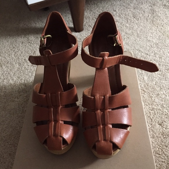 Madewell Andie or Fisherman Sandal