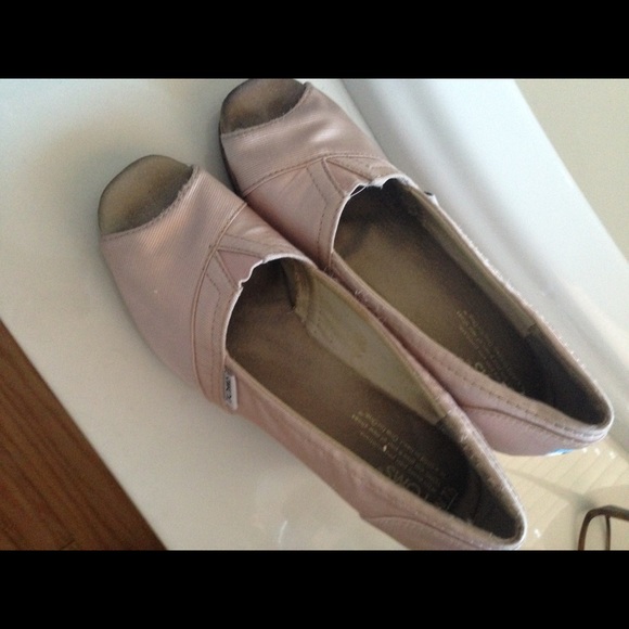 Toms light pink wedge