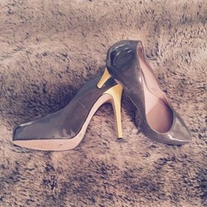 VINCE CAMUTO "Deric" Pumps, LIKE NEW, SZ 9